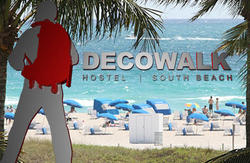 Deco Walk Hostel | Beach Club